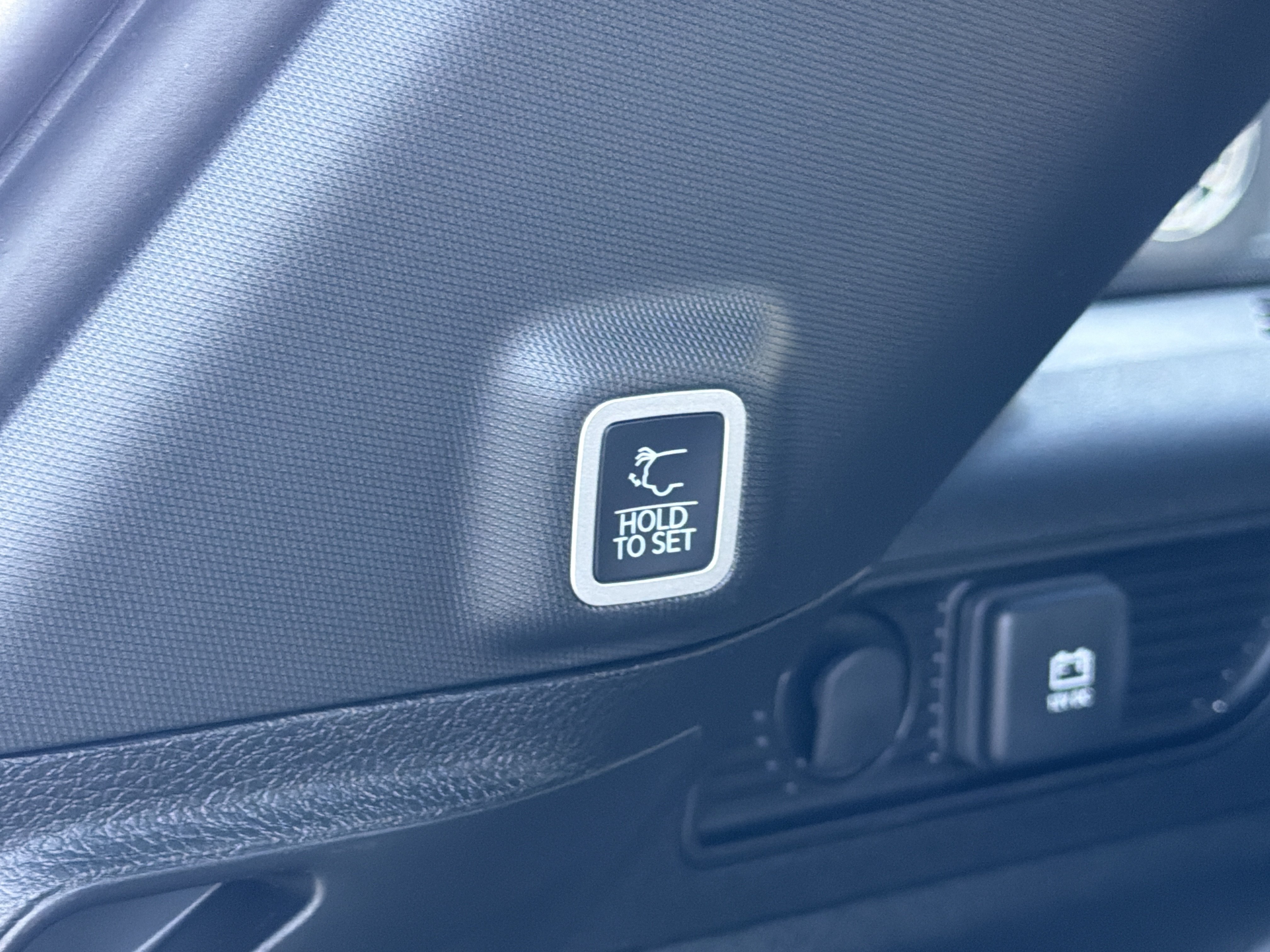 New 2027 Jeep Grand Cherokee Laredo X RWD image 18