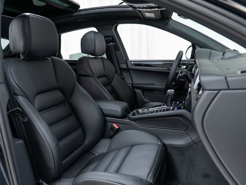 New 2026 Porsche Macan image 27