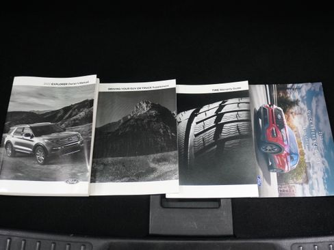 Used 2022 Ford Explorer Limited w/ Equipment Group 301A image 26