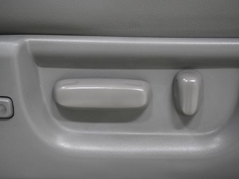 Used 2015 Toyota Sequoia Platinum image 18