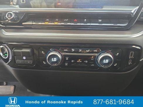 Used 2025 GMC Sierra 1500 SLT AWD/4WD image 23