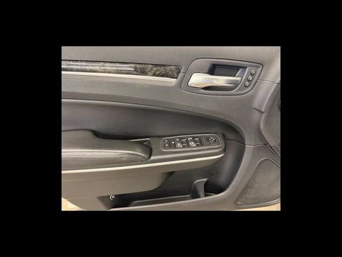 Used 2011 Chrysler 300 C RWD image 12