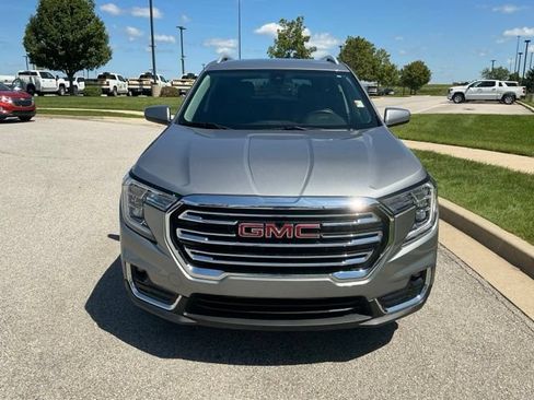 Used 2023 GMC Terrain SLT w/ Infotainment Package II FWD image 9