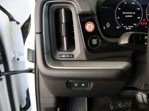 New 2025 Porsche Cayenne image 32