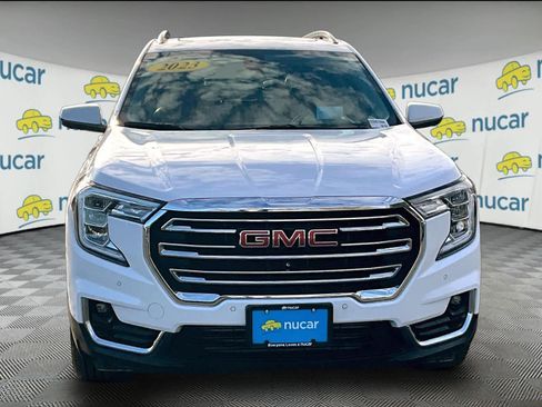 Used 2023 GMC Terrain SLT w/ Tech Package image 2