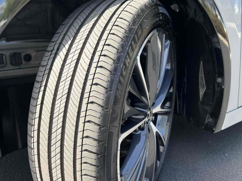 Used 2024 Toyota Prius XLE image 74