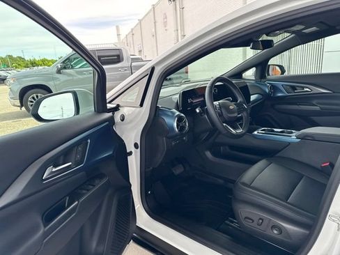 Used 2024 Chevrolet Equinox EV LT AWD/4WD image 9