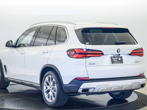 Certified 2024 BMW X5 xDrive40i w/ Premium Package AWD/4WD image 2