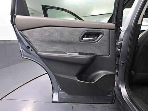 Used 2023 Nissan Rogue SV AWD/4WD image 34