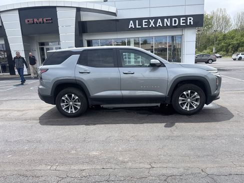 Used 2026 Chevrolet Equinox LT AWD/4WD image 2