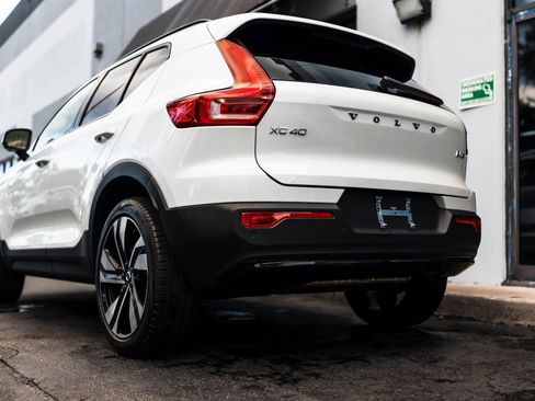 Used 2025 Volvo XC40 B5 Plus w/ Protection Package Premier AWD/4WD image 11