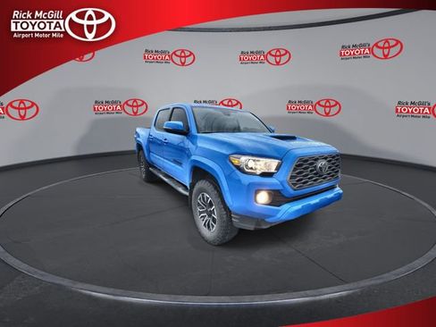 Used 2021 Toyota Tacoma TRD Sport w/ Blackout Package (TMS) image 4