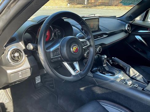 Used 2020 FIAT 124 Spider Abarth w/ Convenience Group image 17