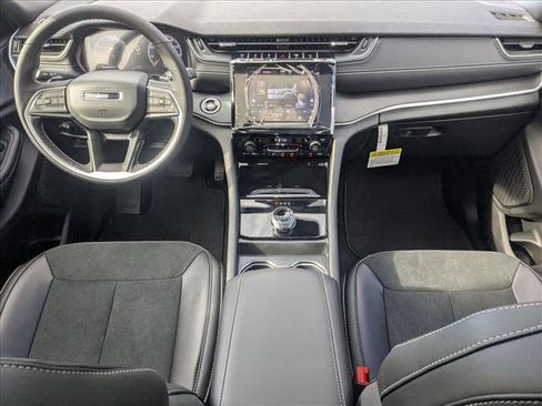 New 2025 Jeep Grand Cherokee Altitude image 14