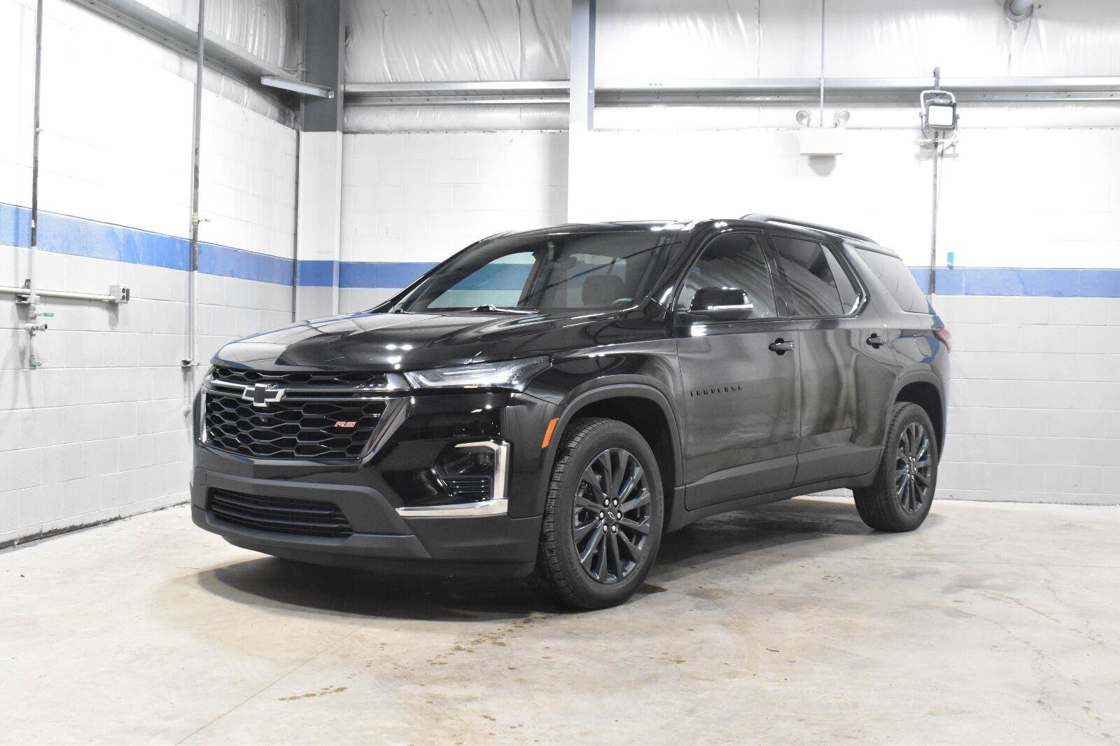Used 2023 Chevrolet Traverse RS w/ LPO, Floor Liner Package FWD image 2