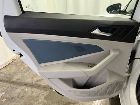 Certified 2025 Volkswagen Jetta SE image 22