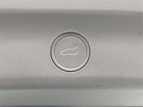 Used 2022 Tesla Model Y Performance image 15