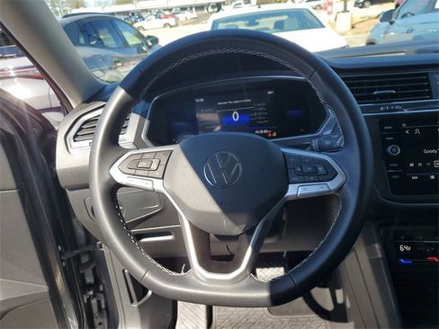 Certified 2023 Volkswagen Tiguan SE w/ Panoramic Sunroof Package image 25