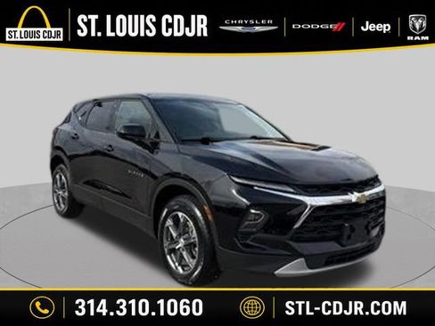 Used 2025 Chevrolet Blazer LT FWD image 1