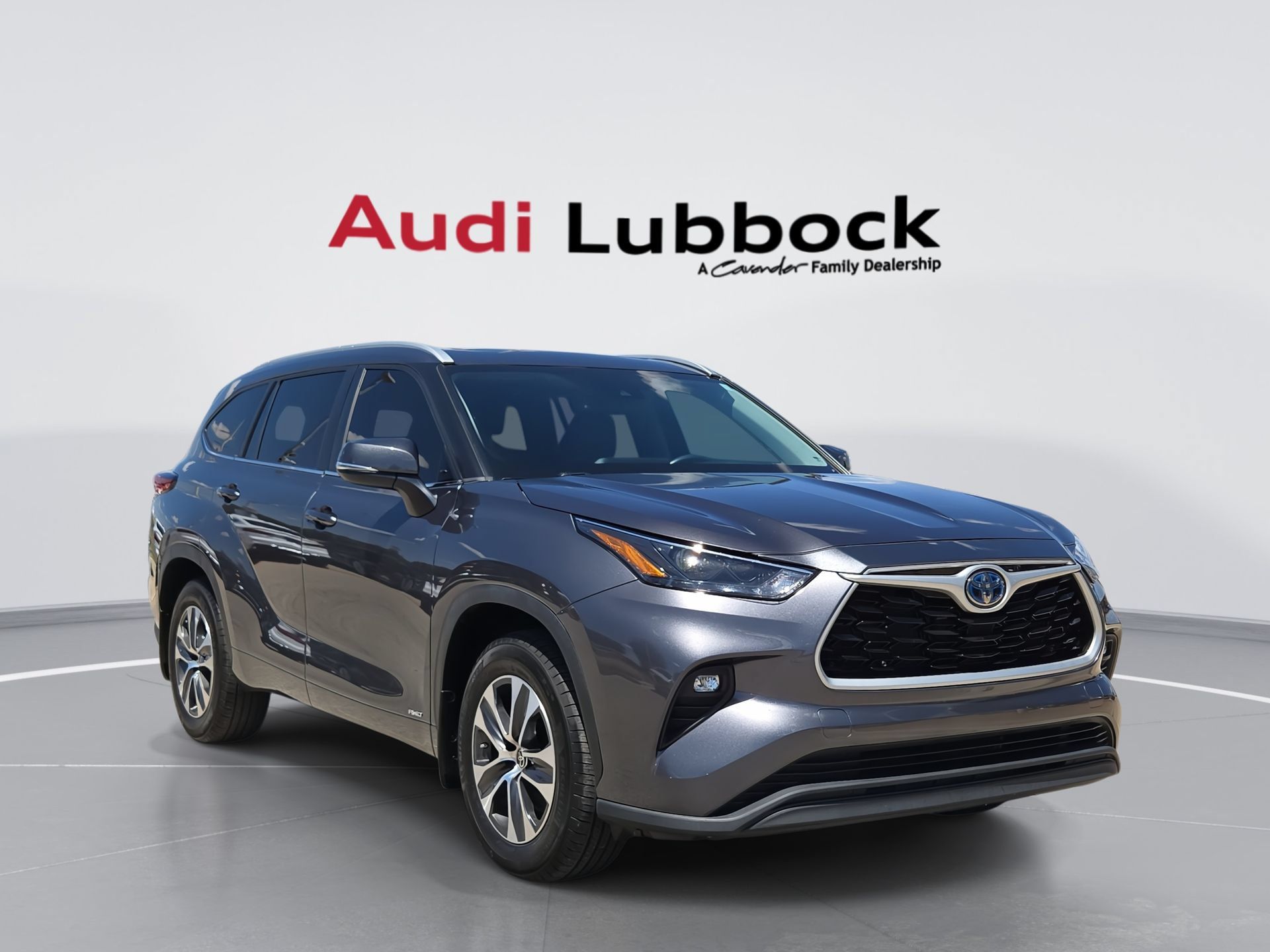 Used 2023 Toyota Highlander XLE AWD/4WD image 1