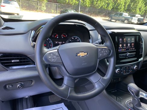 Used 2023 Chevrolet Traverse LT FWD image 17