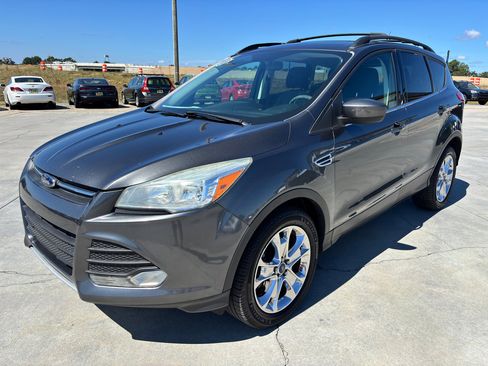 Used 2016 Ford Escape SE w/ Equipment Group 201A image 8