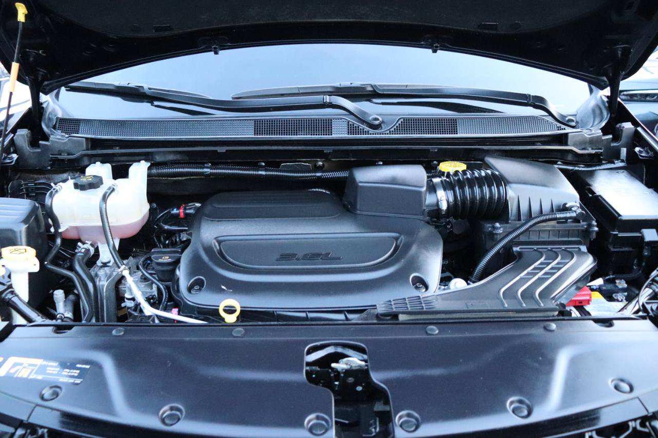 Used 2025 Chrysler Pacifica Limited FWD image 53