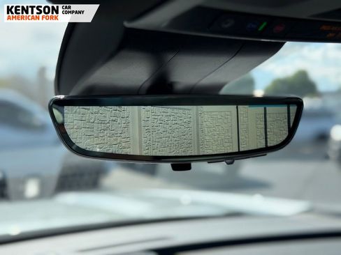 Used 2025 GMC Yukon Denali w/ Advanced Technology Package AWD/4WD image 32