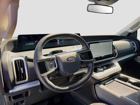Used 2025 Ford Expedition Active RWD image 10
