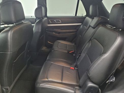 Used 2017 Ford Explorer XLT w/ Equipment Group 202A image 18