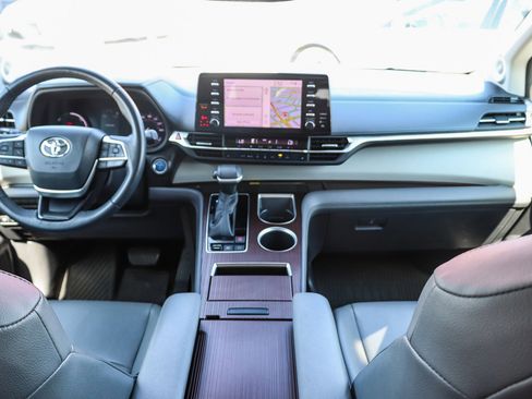 Used 2022 Toyota Sienna XLE w/ XLE Plus Package image 14