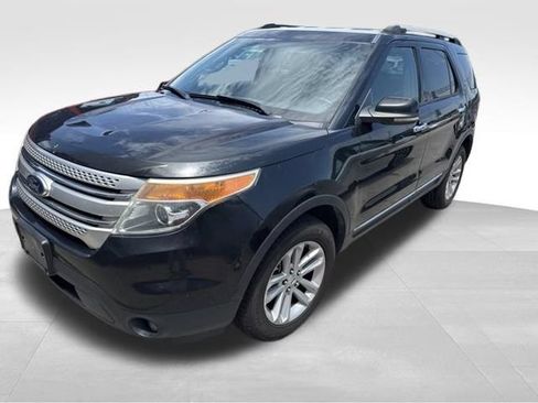 Used 2013 Ford Explorer XLT AWD/4WD image 2