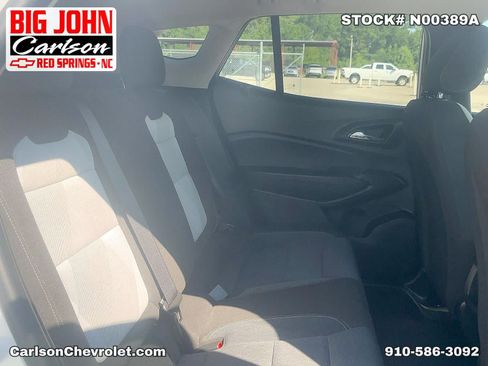 Used 2024 Chevrolet Trax LS w/ LS Convenience Package FWD image 32