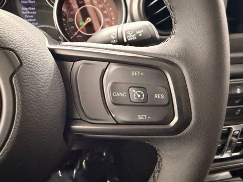 Used 2023 Jeep Gladiator Sport AWD/4WD image 31