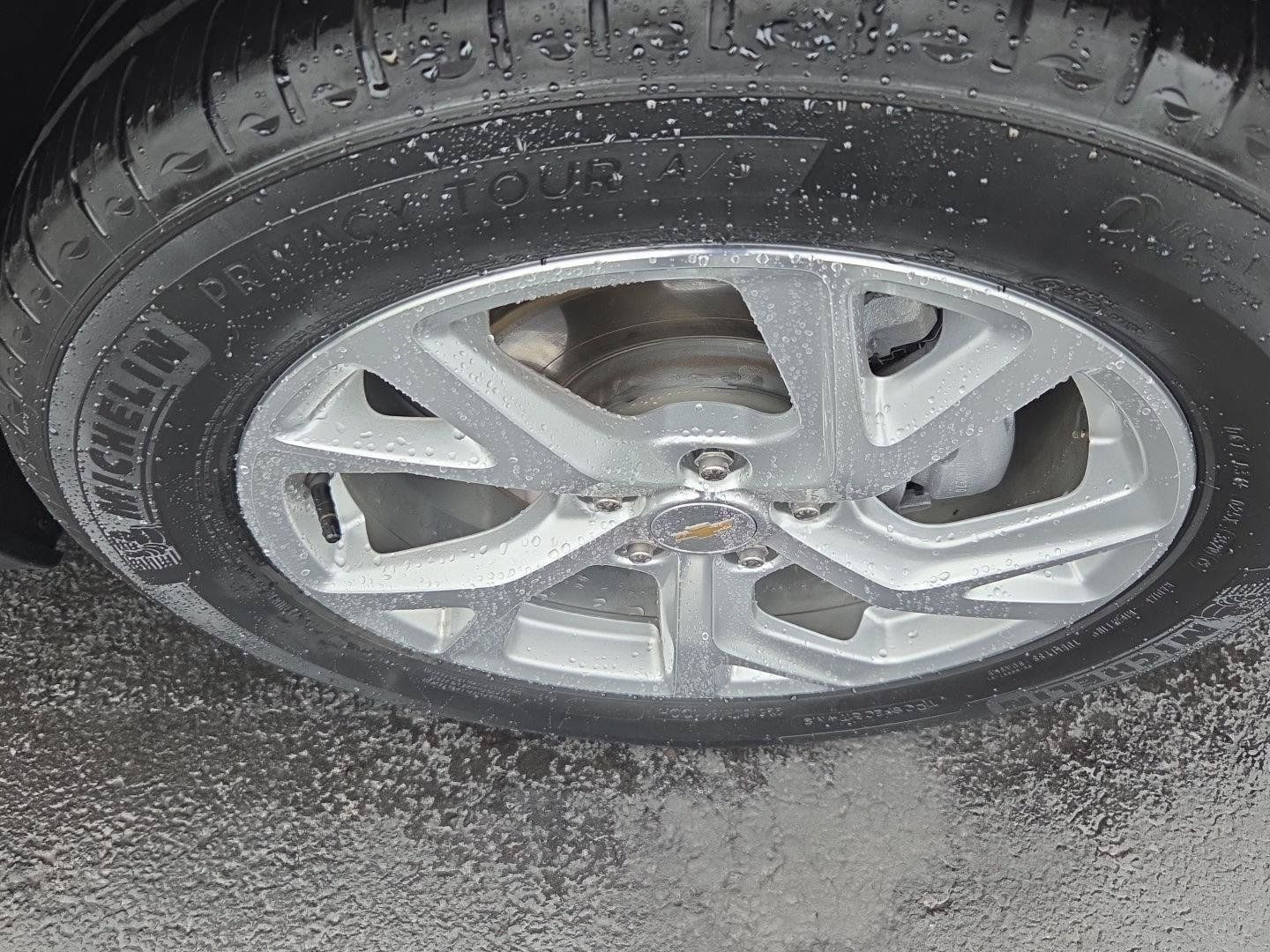 Used 2021 Chevrolet Equinox Premier FWD image 3