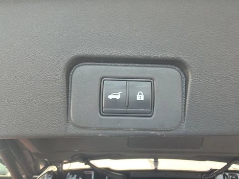 Used 2021 Nissan Rogue Platinum FWD image 32