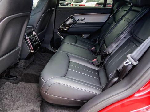 Used 2025 Land Rover Range Rover Sport image 18