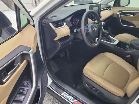 Certified 2022 Toyota RAV4 XLE Premium FWD image 21