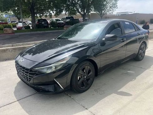 Used 2022 Hyundai Elantra SEL w/ Cargo Package FWD image 4