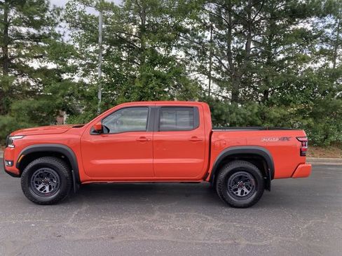 Used 2025 Nissan Frontier PRO-4X w/ Pro Convenience Package image 2