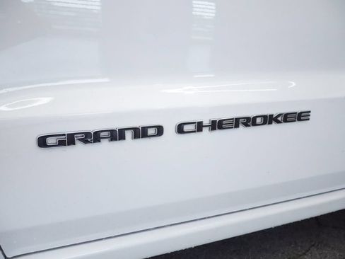 Certified 2020 Jeep Grand Cherokee Overland AWD/4WD image 10