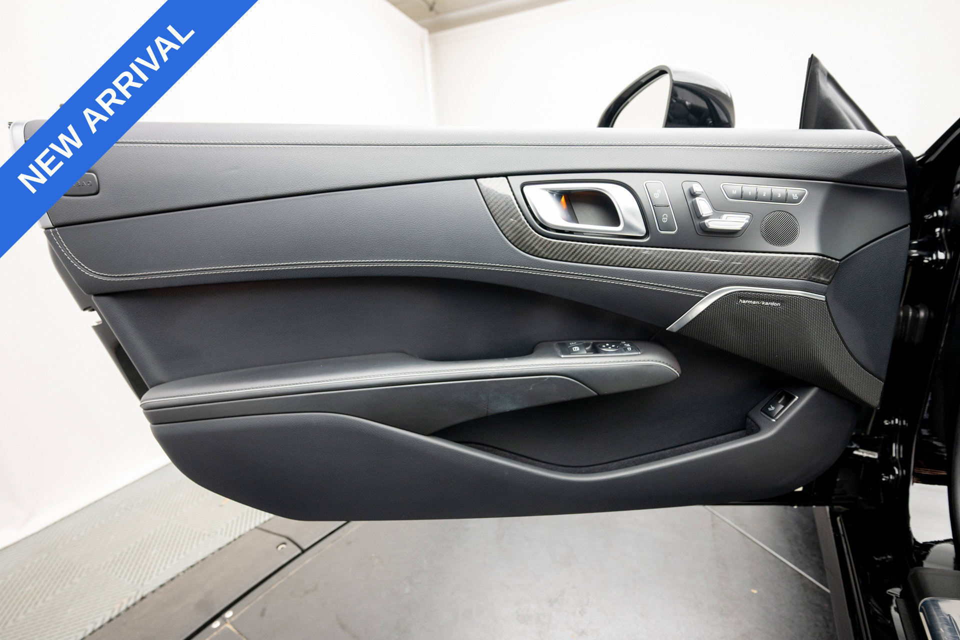Used 2016 Mercedes-Benz SL 550 image 28