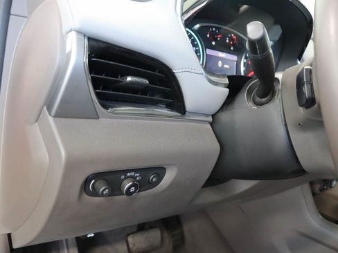 Used 2021 Chevrolet Traverse LT FWD image 13