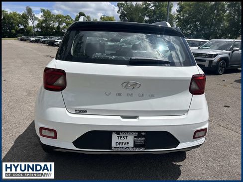 New 2026 Hyundai Venue SEL FWD image 6