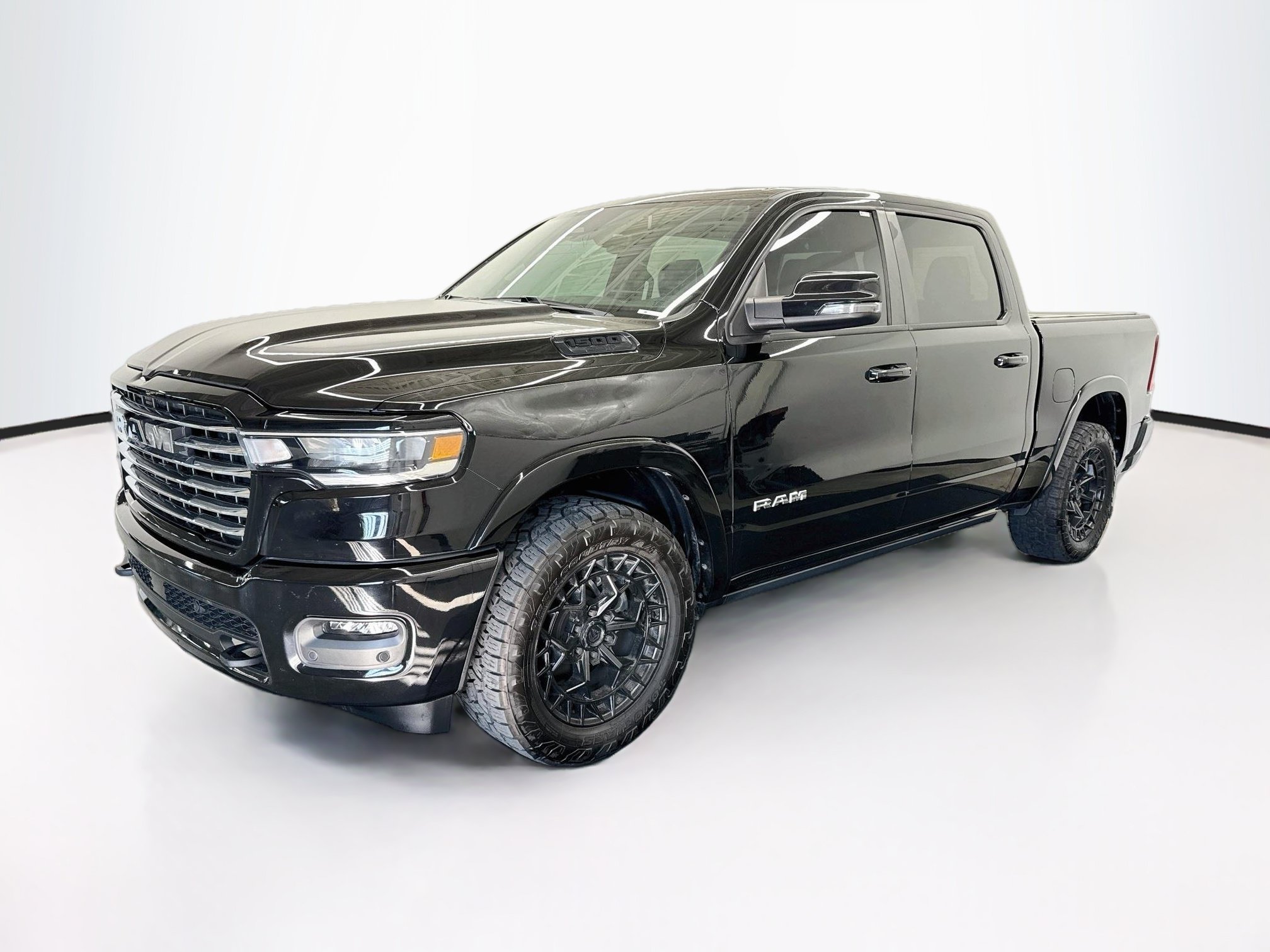Used 2025 RAM 1500 Laramie w/ Laramie Southwest Edition AWD/4WD image 3
