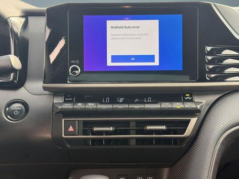 Used 2025 Toyota Camry SE w/ Convenience Package image 22