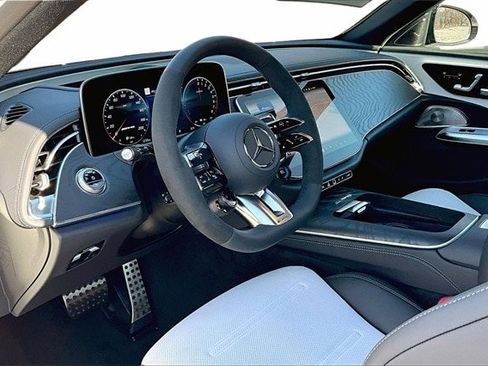 New 2026 Mercedes-Benz E 53 AMG e 4MATIC Sedan image 8