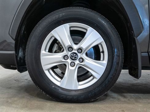 Used 2020 Toyota RAV4 XLE w/ Convenience Package image 11
