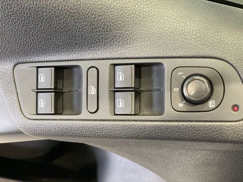 Used 2017 Volkswagen Tiguan Limited w/ Premium Package image 16