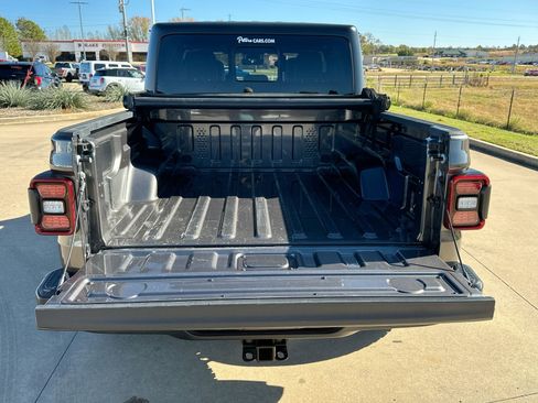Used 2025 Jeep Gladiator Mojave w/ Convenience Group image 23